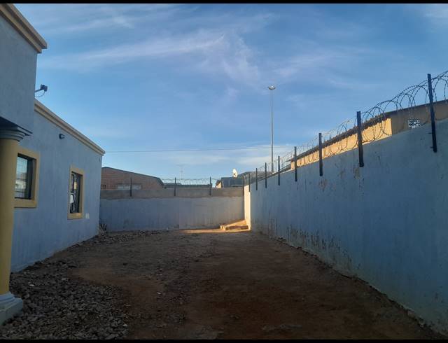 3 BEDROOM HOUSE FOR SALE IN NELLMAPIUS